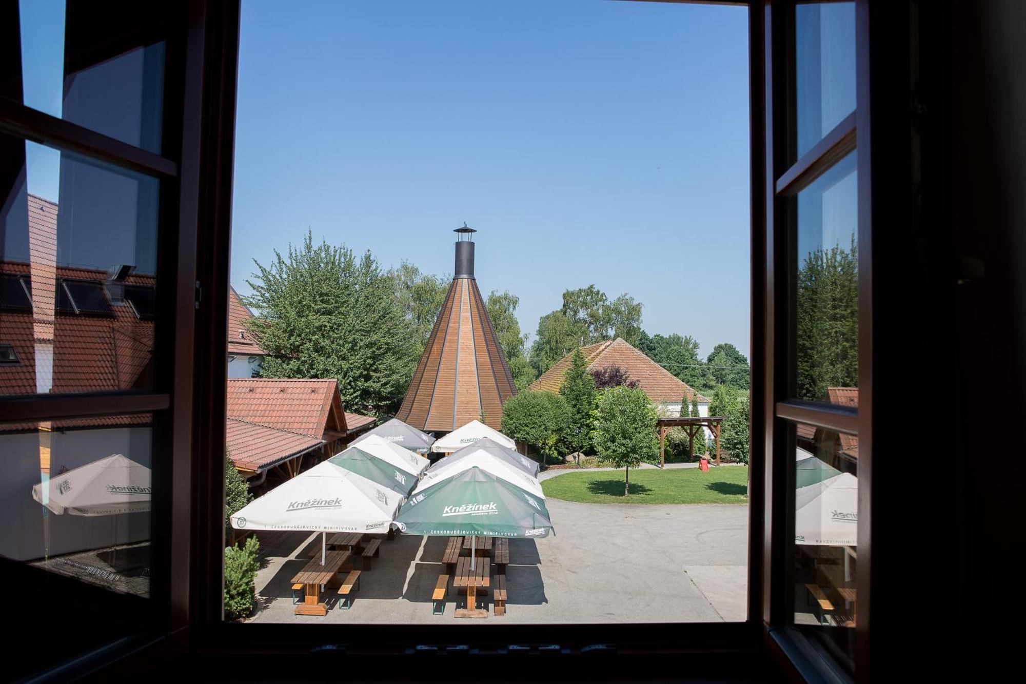 Wellness Hotel & Minipivovar Knezinek Ceske Budejovice Bagian luar foto