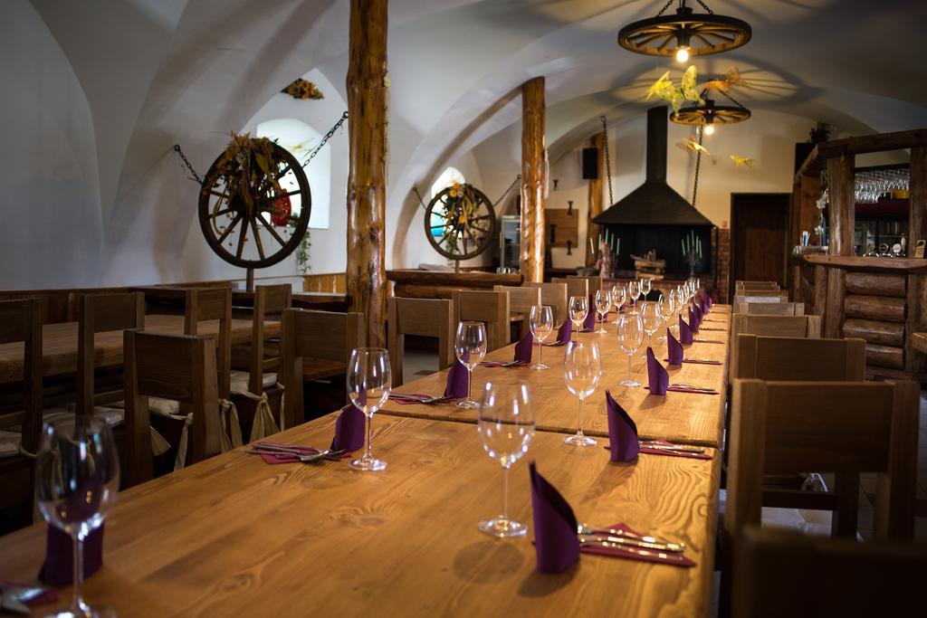 Wellness Hotel & Minipivovar Knezinek Ceske Budejovice Bagian luar foto