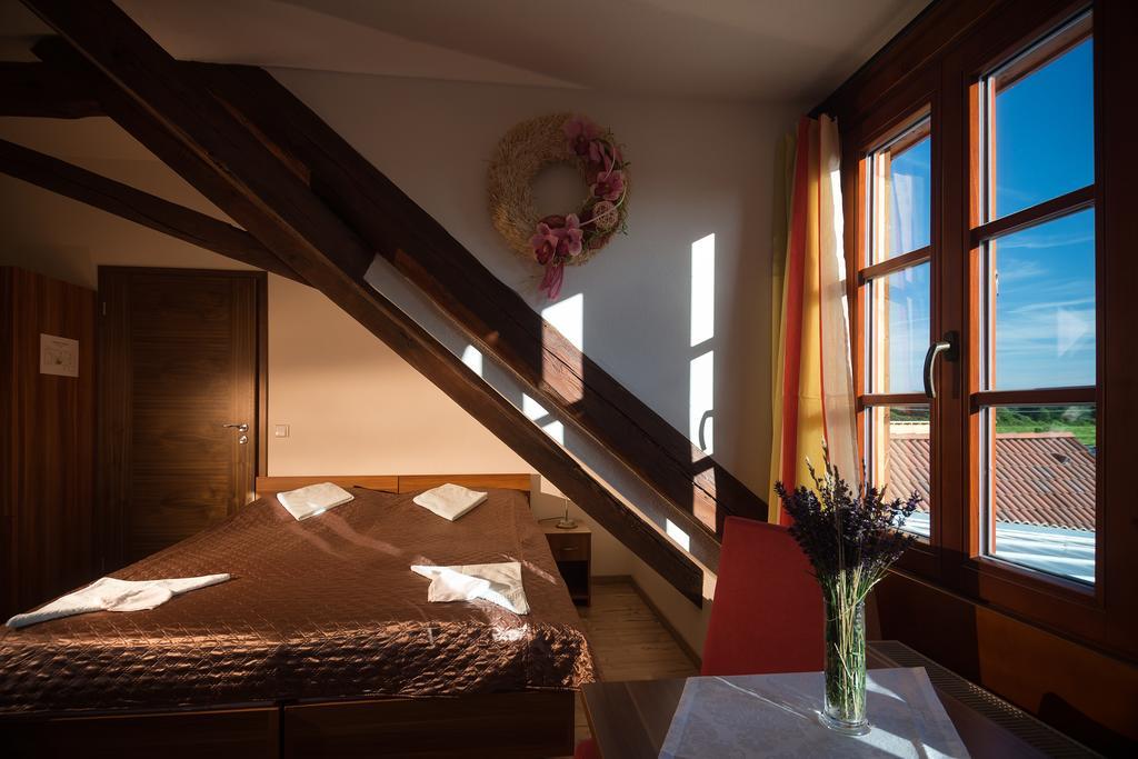 Wellness Hotel & Minipivovar Knezinek Ceske Budejovice Ruang foto